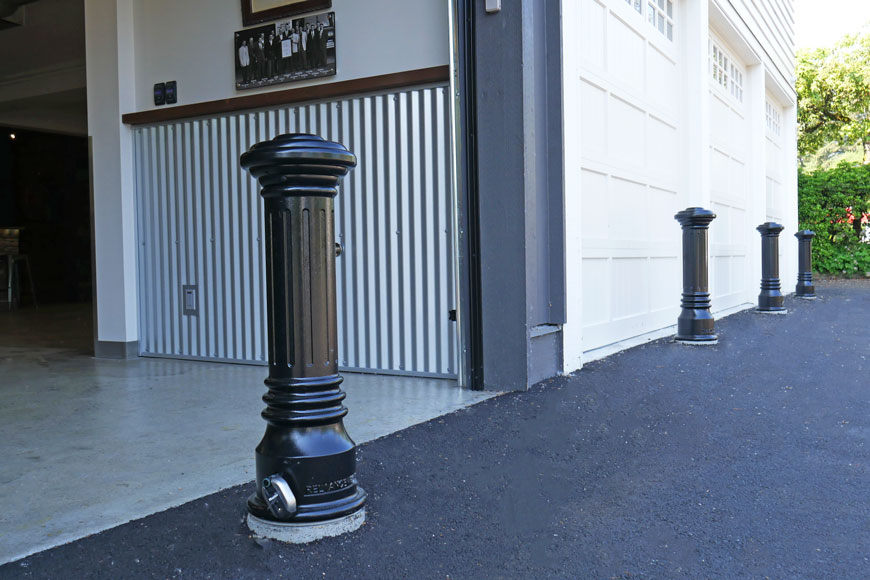 removable aluminum decorative bollards