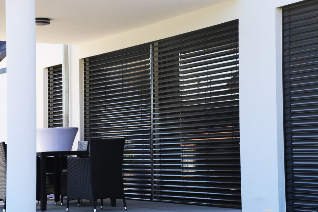 venetian blinds